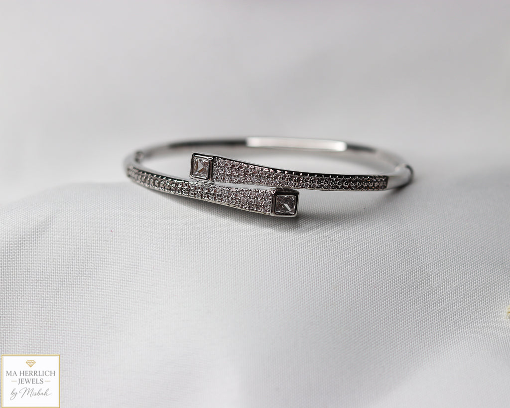 Eye catching Silver Bracelet with stones