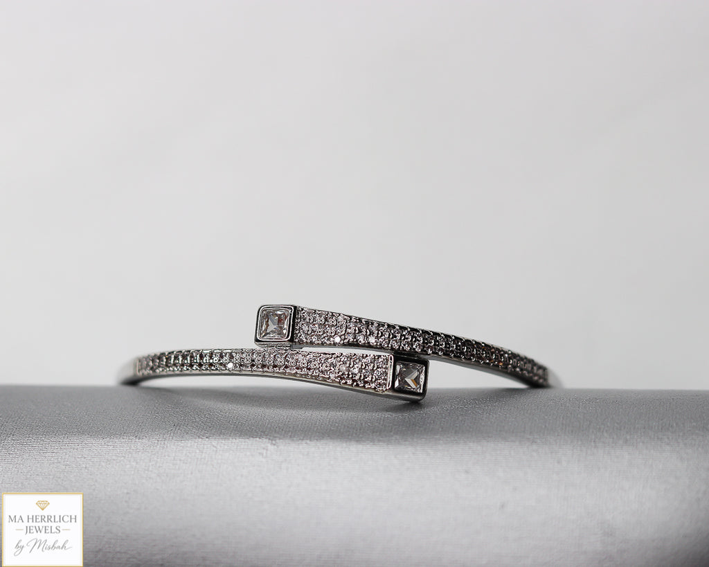 Eye catching Silver Bracelet with stones