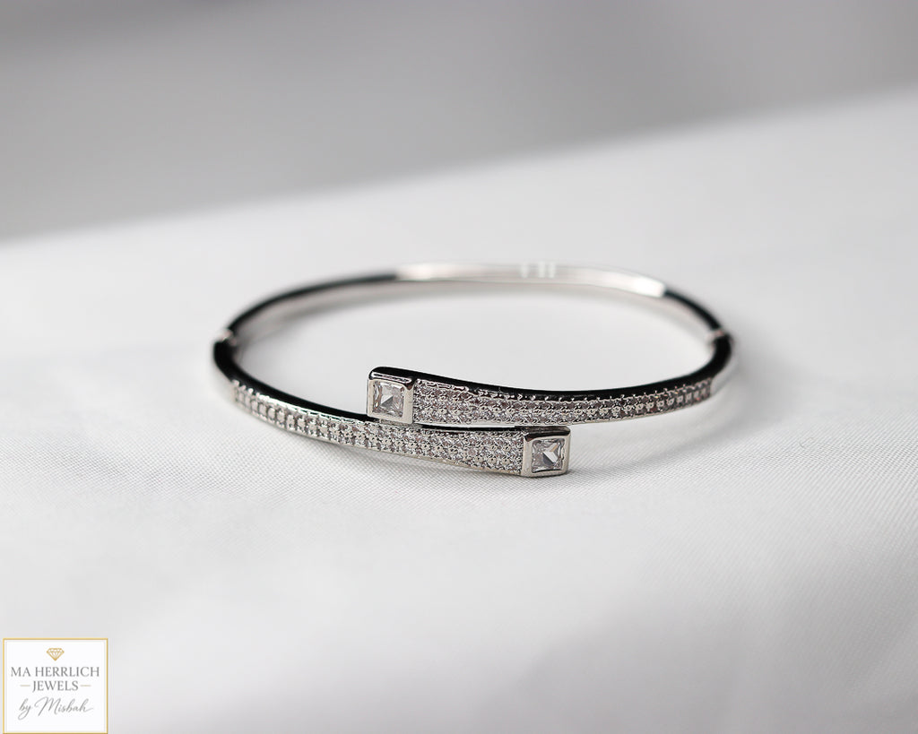 Eye catching Silver Bracelet with stones