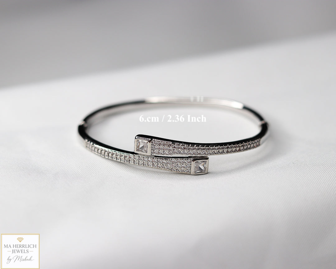 Eye catching Silver Bracelet with stones