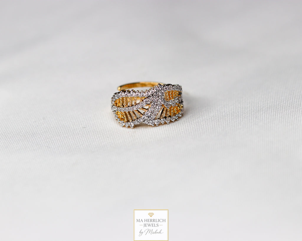 Adjustable Gold Ring With Inlaid Zircon