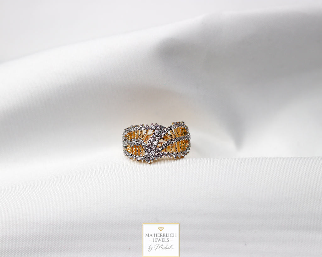 Adjustable Gold Ring With Inlaid Zircon