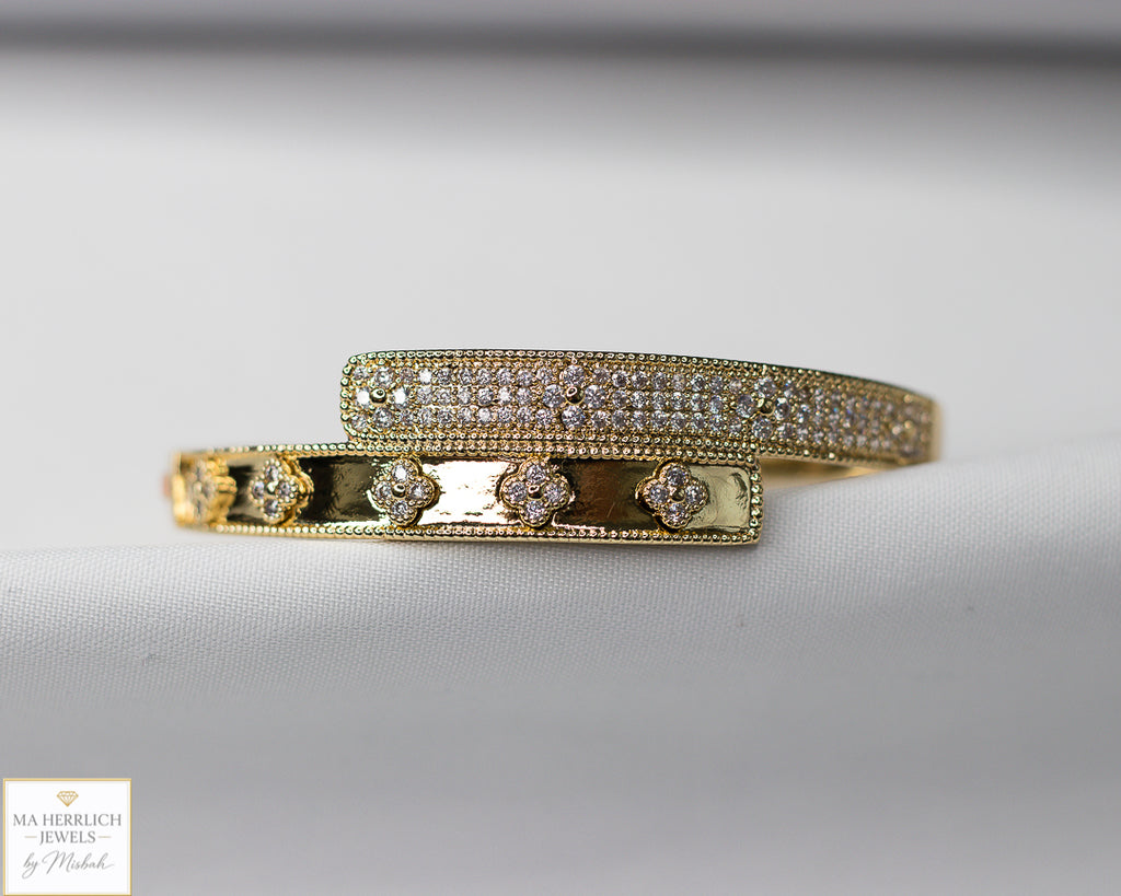 Four leaf flower open bracelet
