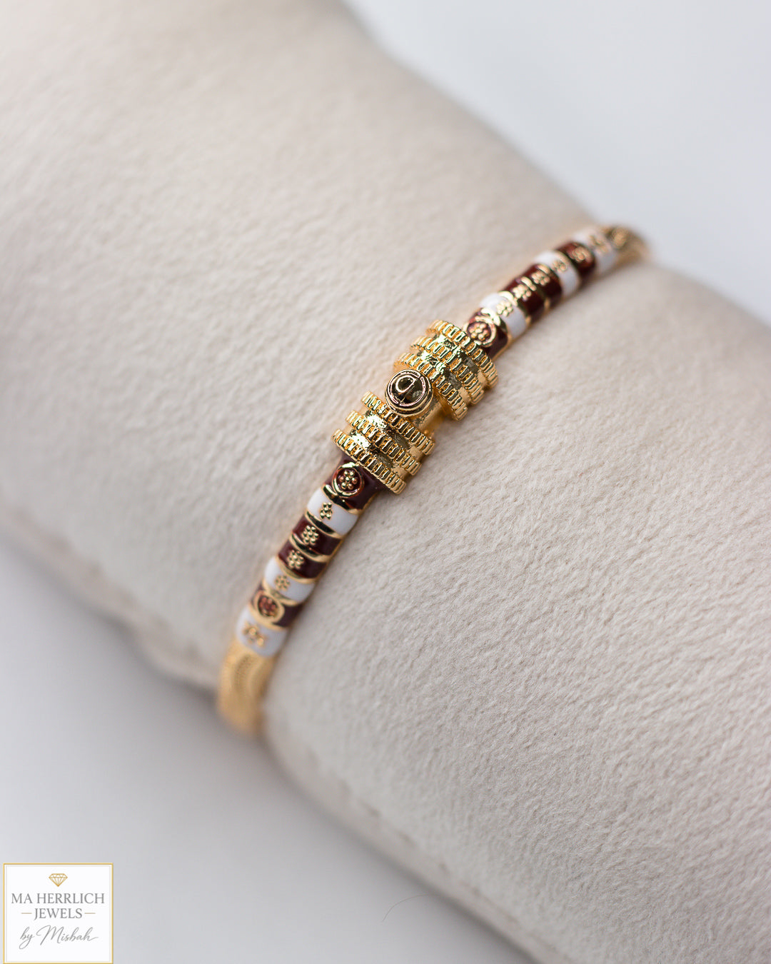Elegant red and gold clasp bracelet