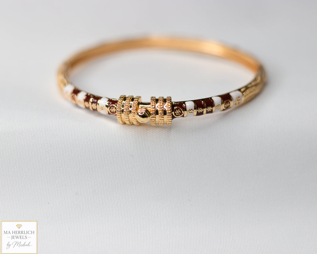 Elegant red and gold clasp bracelet