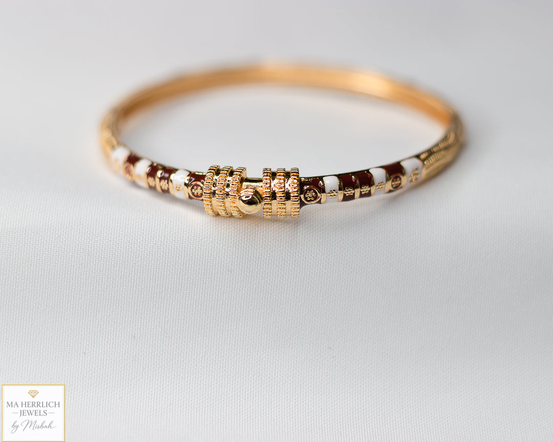 Elegant red and gold clasp bracelet