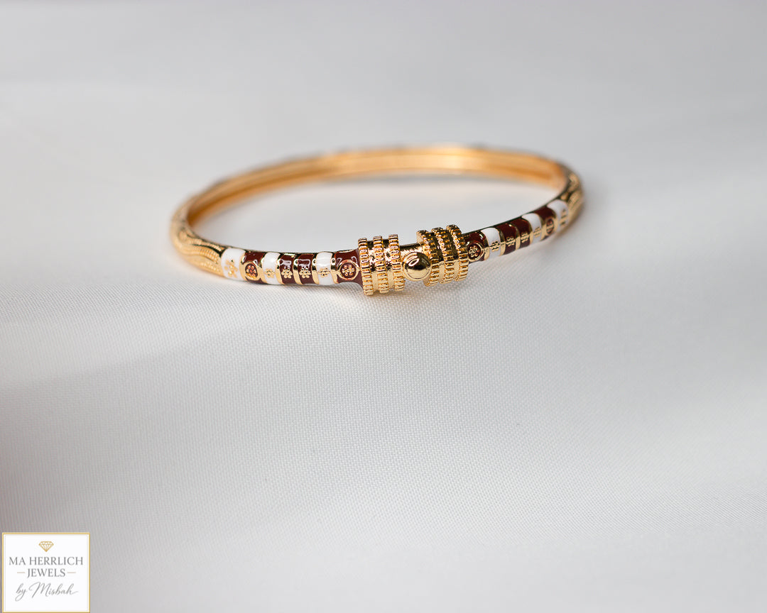 Elegant red and gold clasp bracelet