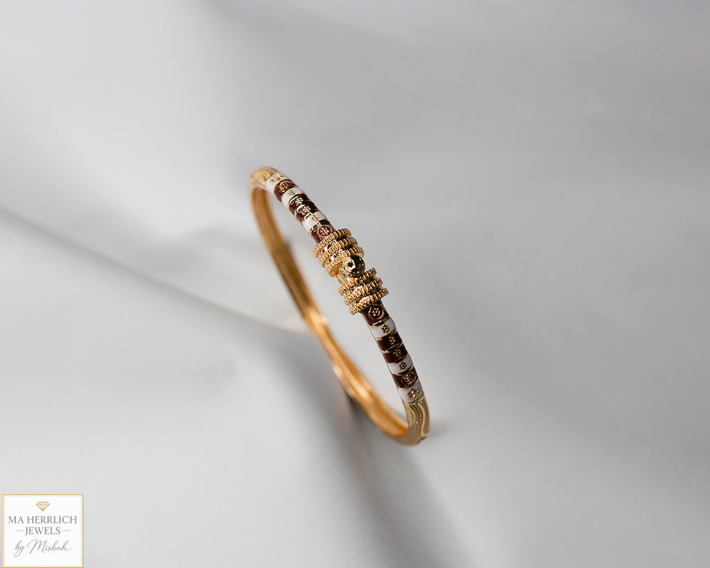 Elegant red and gold clasp bracelet