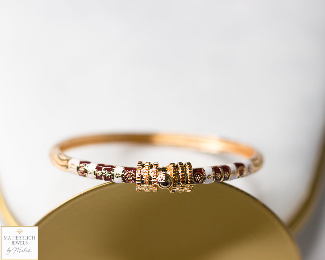 Elegant red and gold clasp bracelet