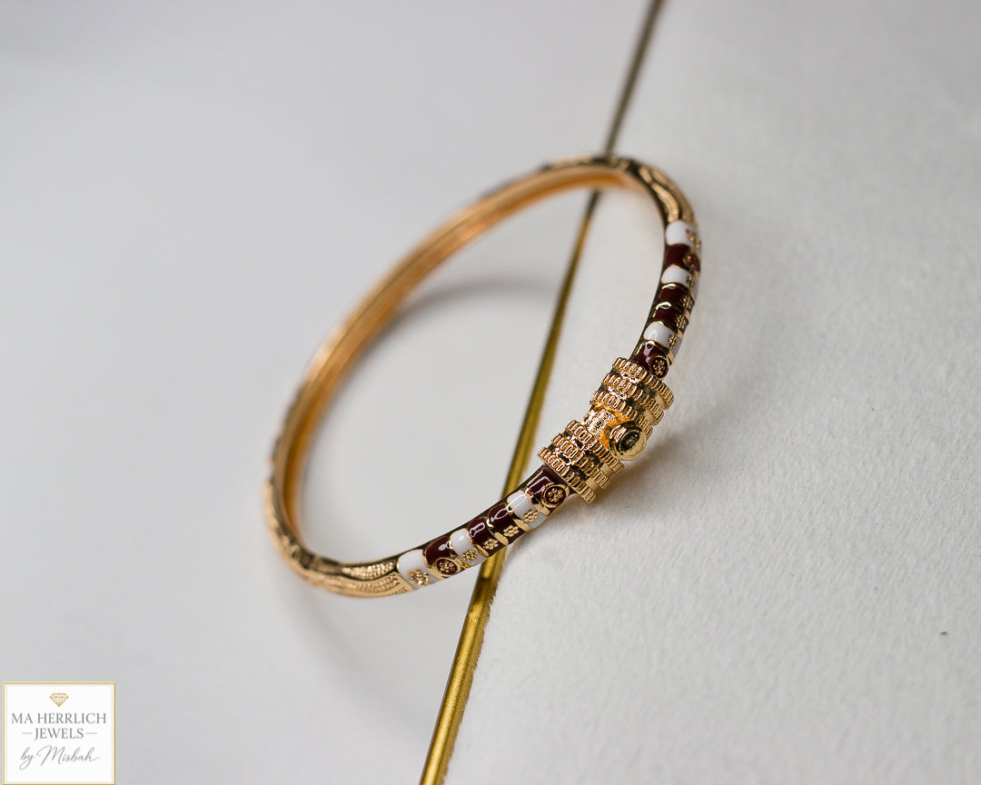 Elegant red and gold clasp bracelet