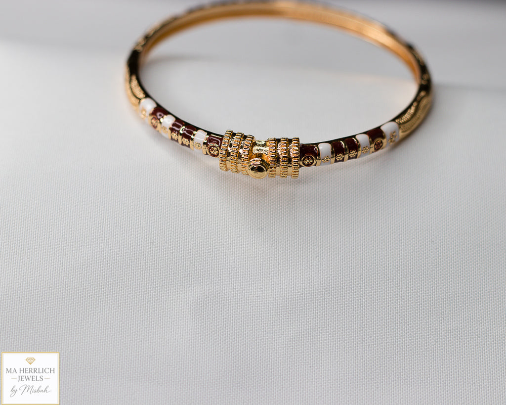 Elegant red and gold clasp bracelet