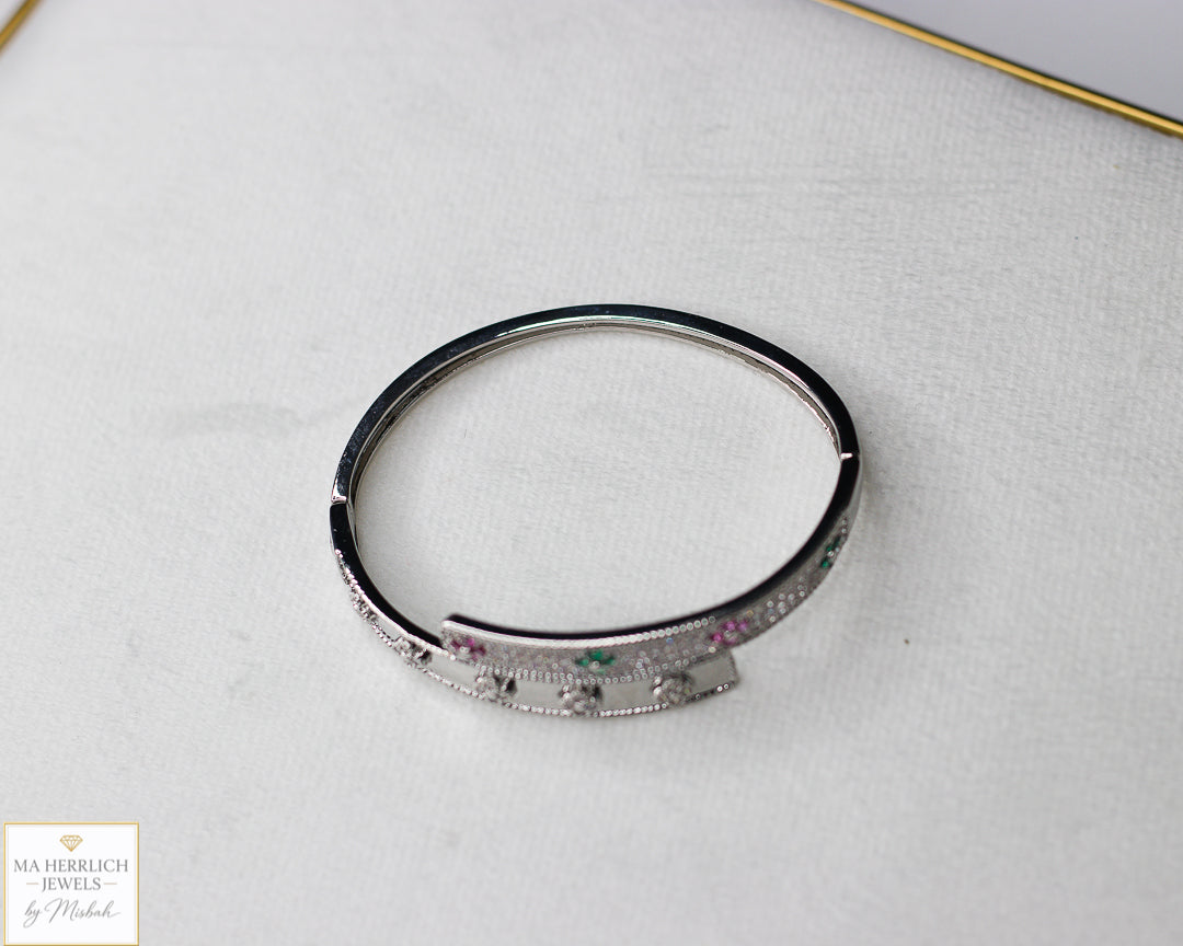 Four leaf flower open bracelet