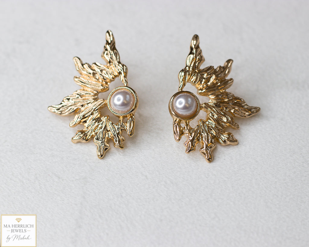 Beautiful Vintage Style Gold & White Pearl Earrings