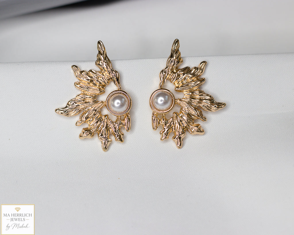 Beautiful Vintage Style Gold & White Pearl Earrings