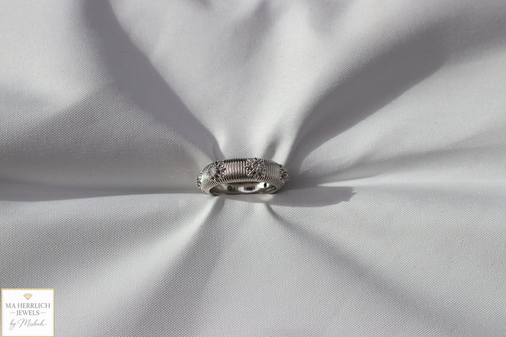 Floral Engraved Bracelet & Ring Set