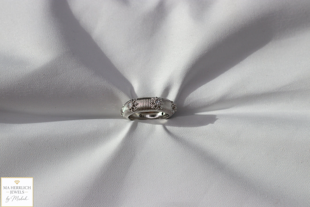 Floral Engraved Bracelet & Ring Set