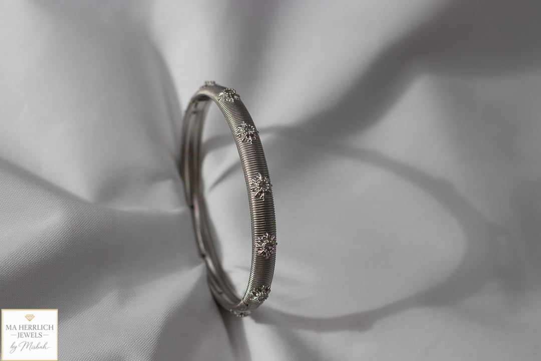 Floral Engraved Bracelet & Ring Set
