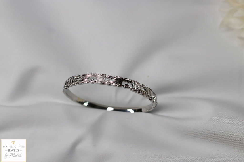 Exquisite Silver Tone Timeless Statement Elegance Bracelet