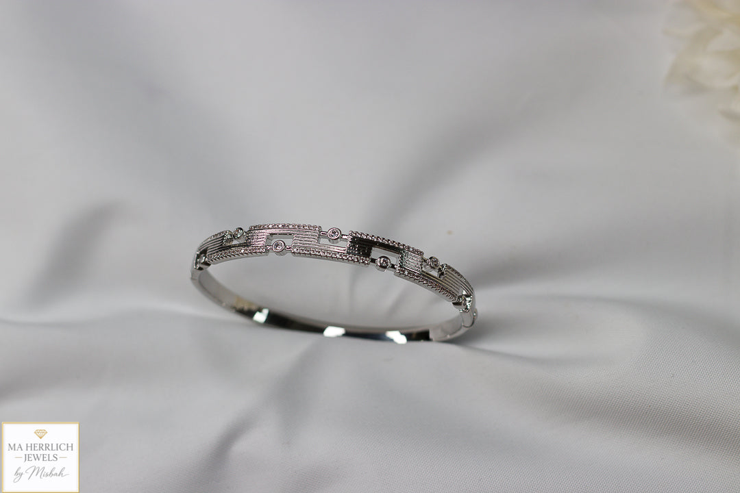 Exquisite Silver Tone Timeless Statement Elegance Bracelet