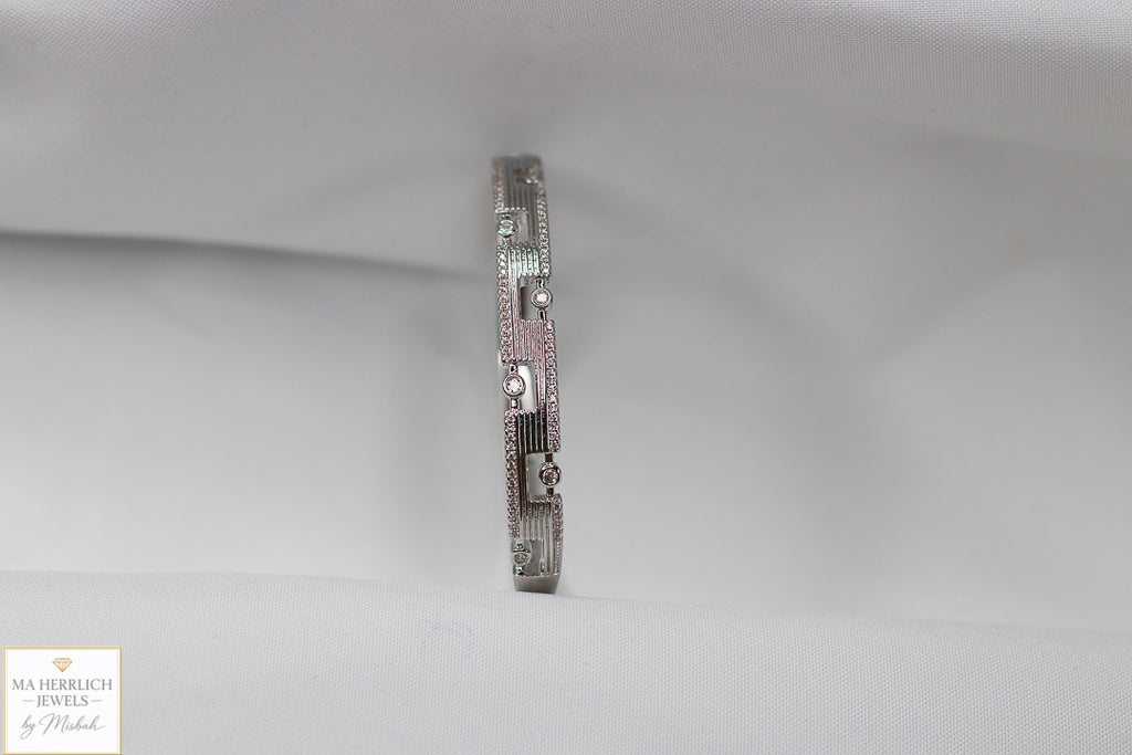 Exquisite Silver Tone Timeless Statement Elegance Bracelet