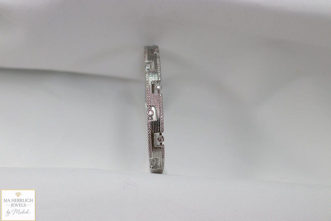 Exquisite Silver Tone Timeless Statement Elegance Bracelet