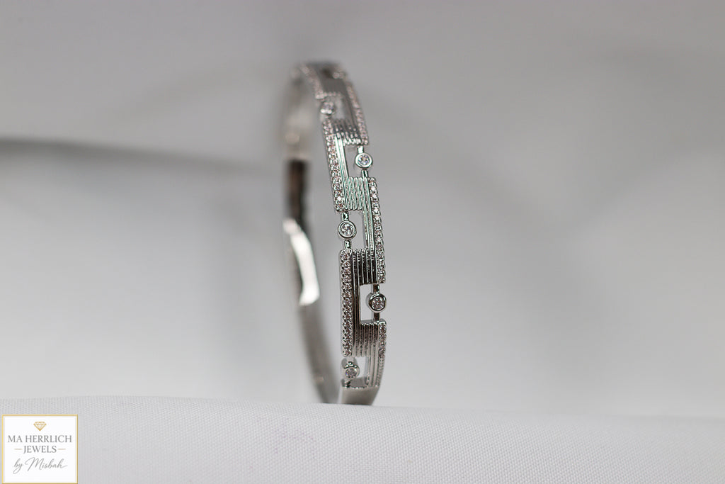 Exquisite Silver Tone Timeless Statement Elegance Bracelet