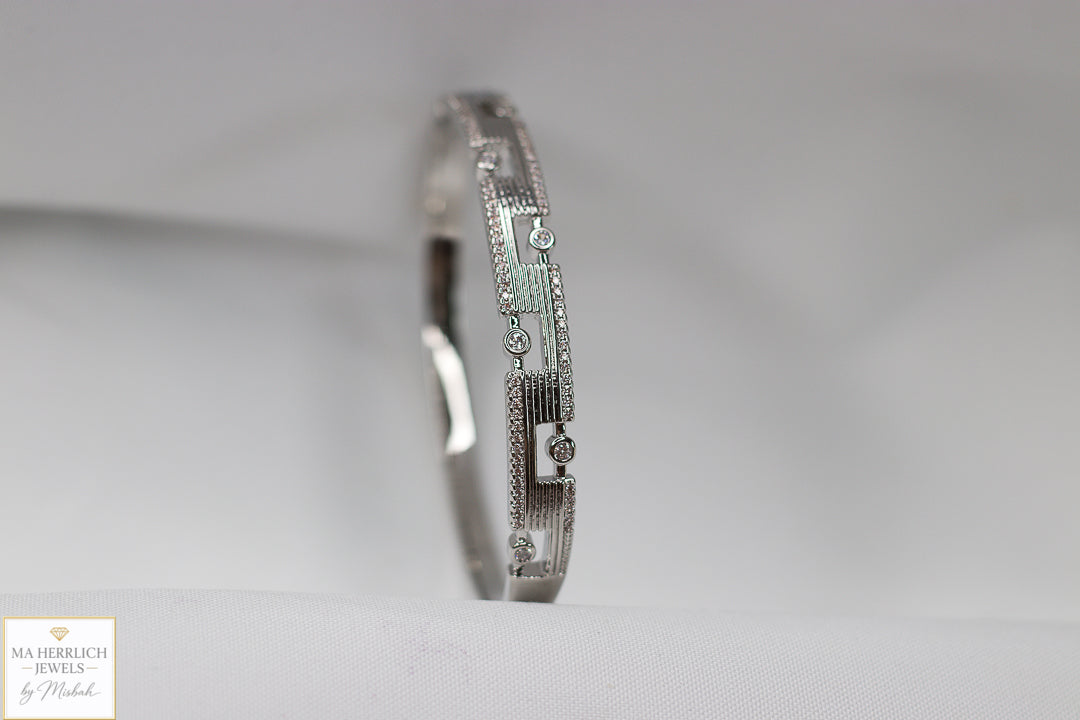 Exquisite Silver Tone Timeless Statement Elegance Bracelet