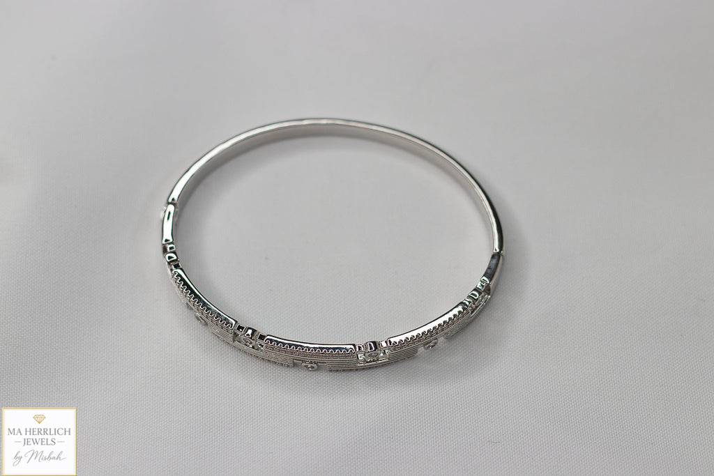 Exquisite Silver Tone Timeless Statement Elegance Bracelet