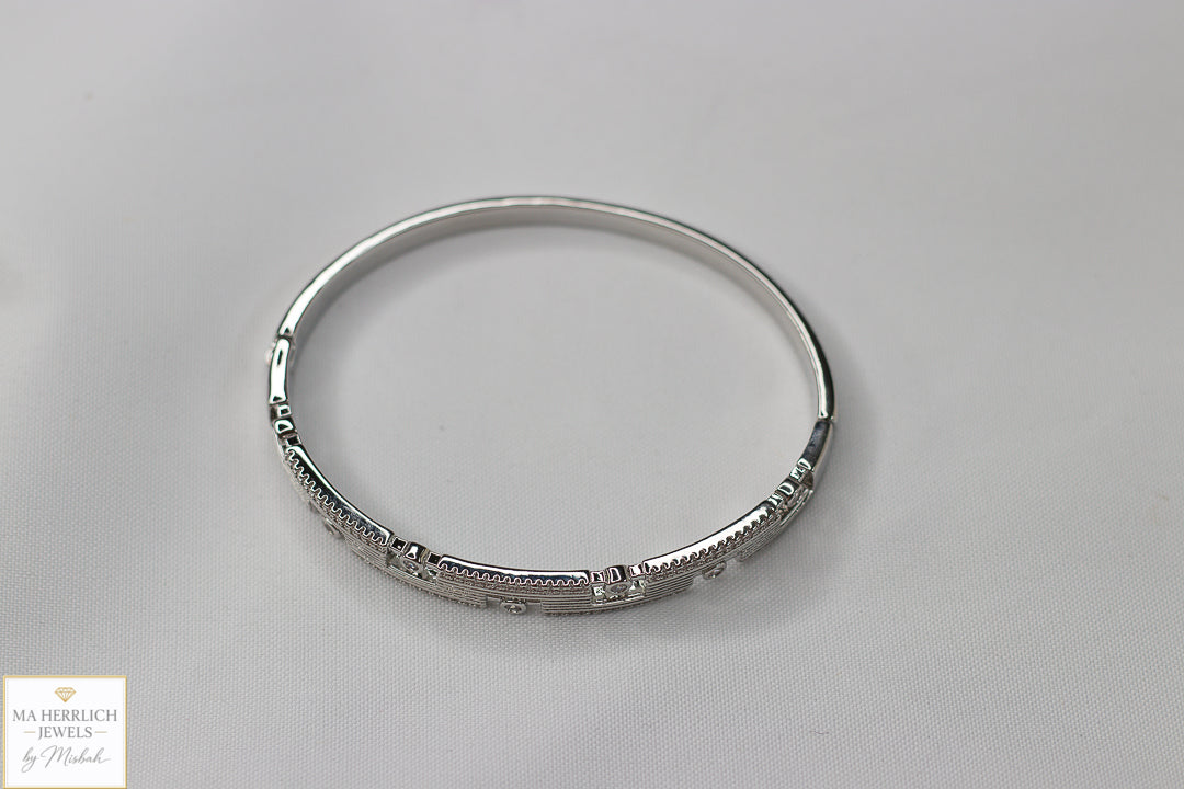 Exquisite Silver Tone Timeless Statement Elegance Bracelet