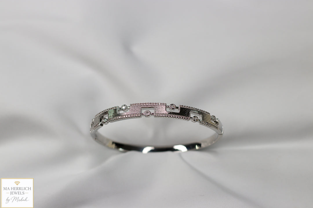 Exquisite Silver Tone Timeless Statement Elegance Bracelet