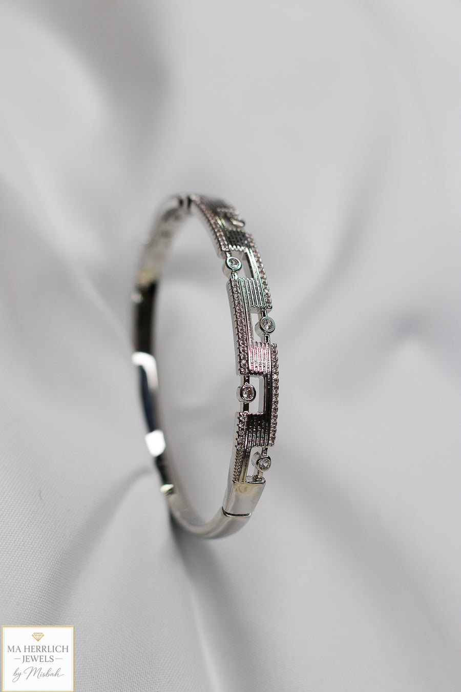 Exquisite Silver Tone Timeless Statement Elegance Bracelet