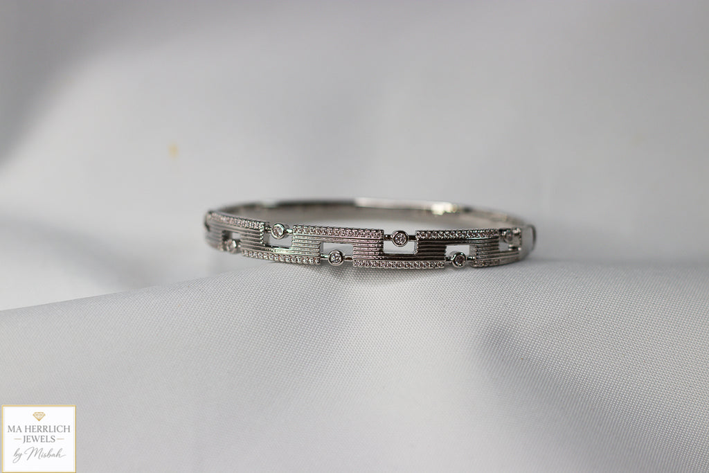 Exquisite Silver Tone Timeless Statement Elegance Bracelet