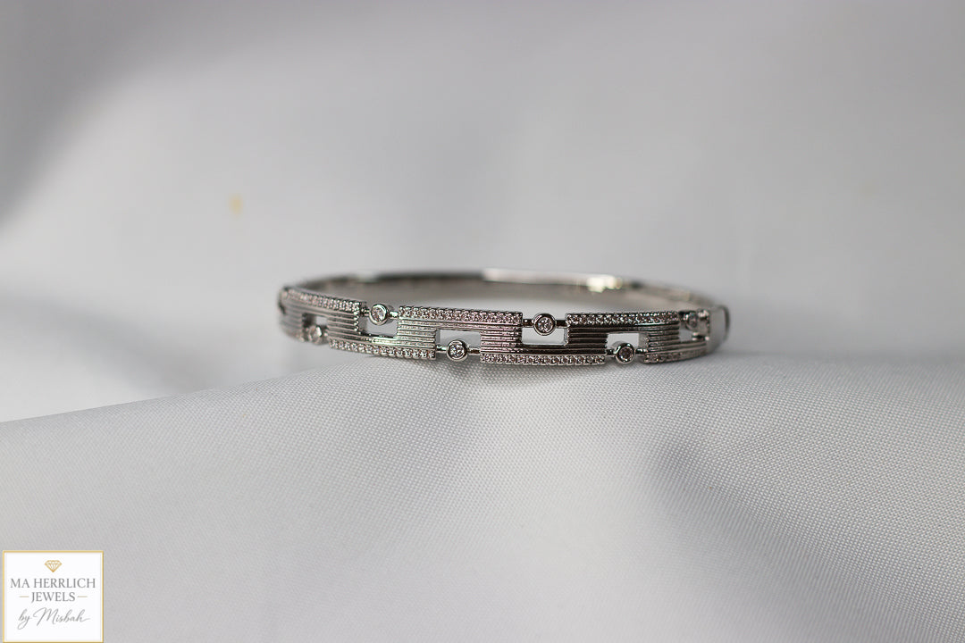 Exquisite Silver Tone Timeless Statement Elegance Bracelet