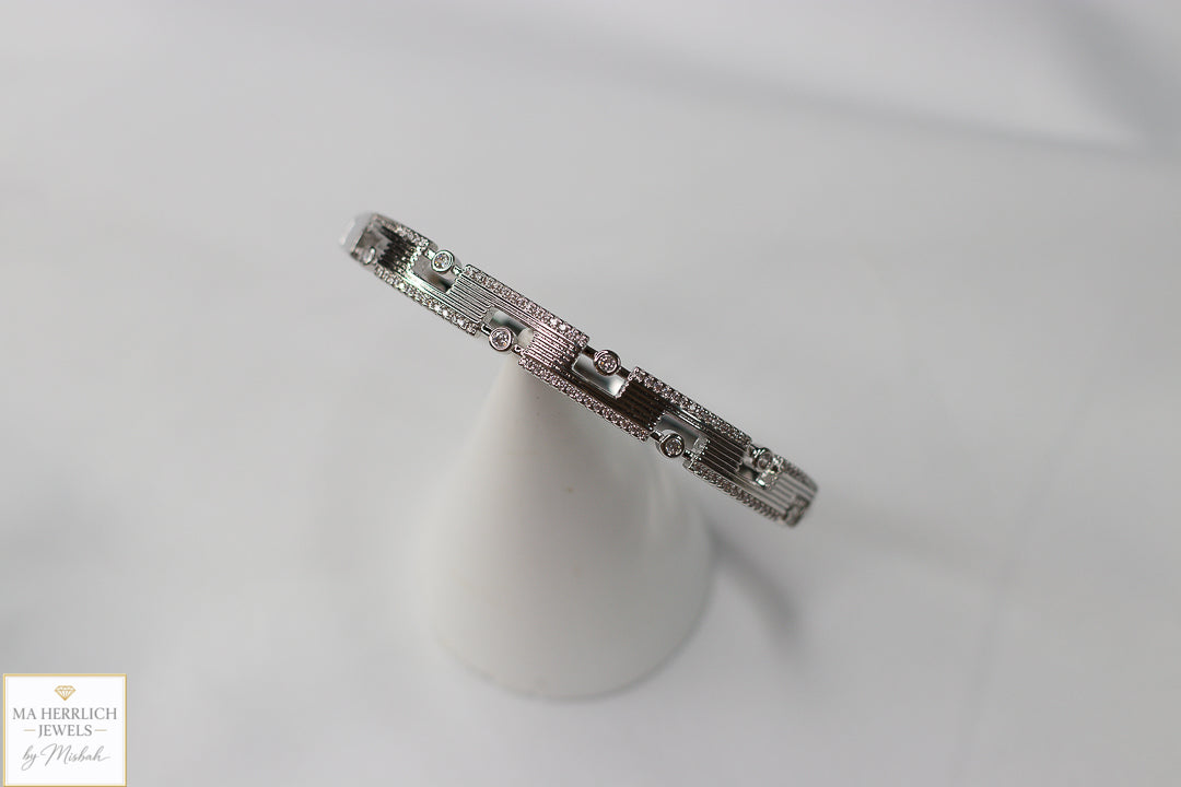 Exquisite Silver Tone Timeless Statement Elegance Bracelet