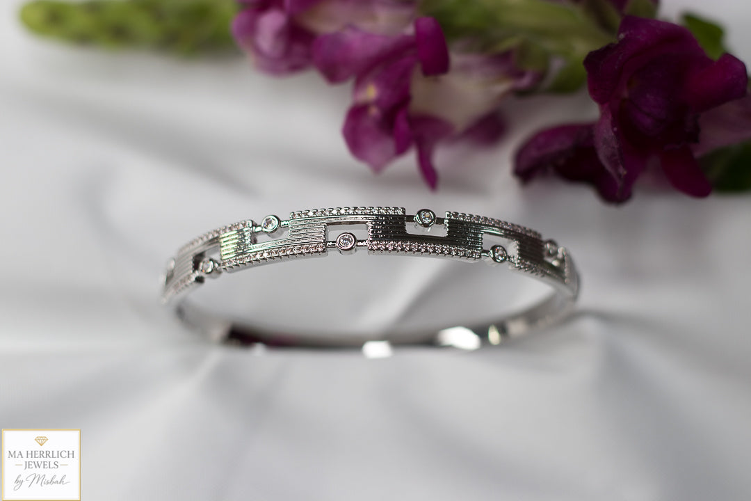 Exquisite Silver Tone Timeless Statement Elegance Bracelet