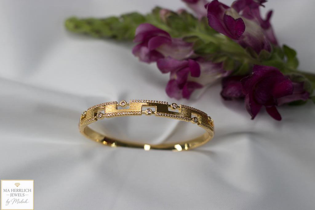Luxury Gold Bracelet with Sparkling Stones