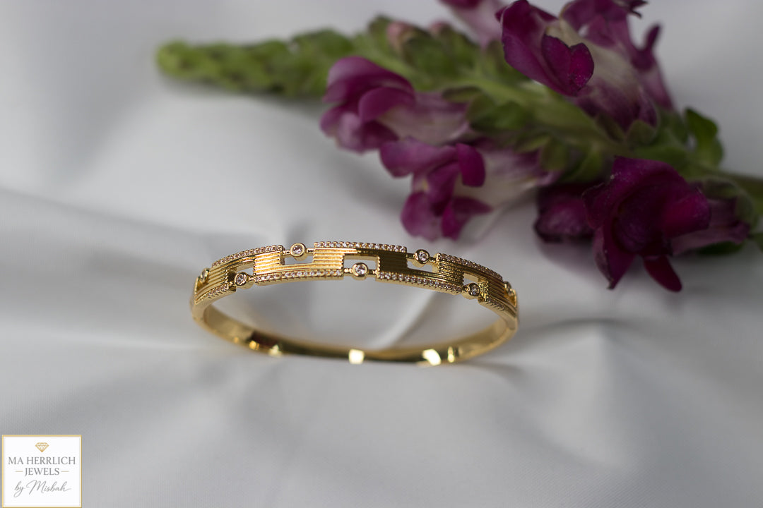 Luxury Gold Bracelet with Sparkling Stones