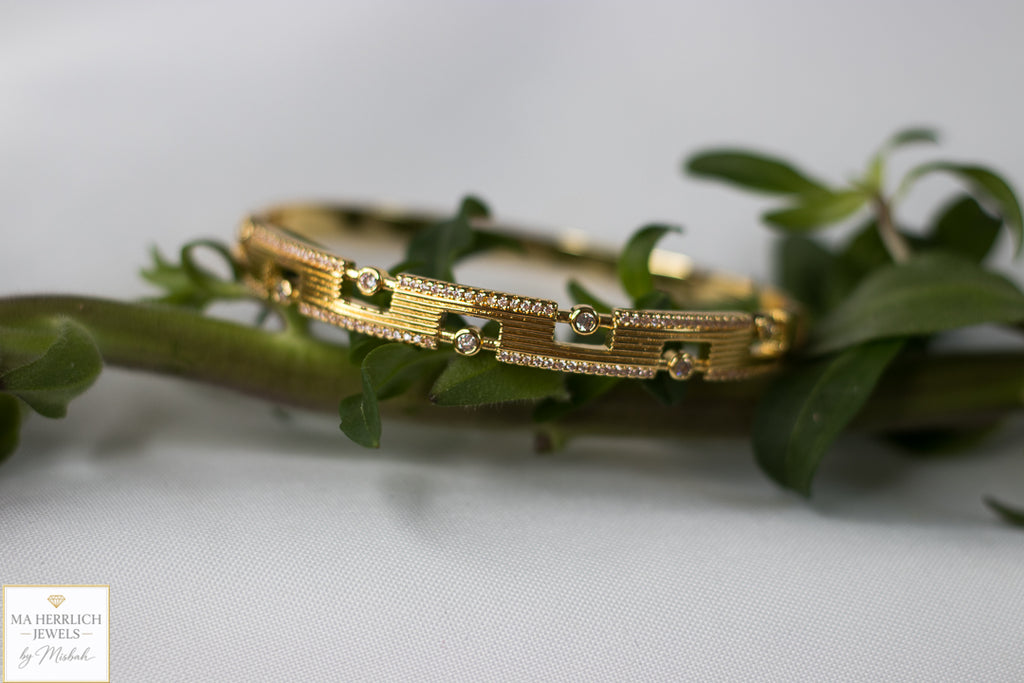 Luxury Gold Bracelet with Sparkling Stones