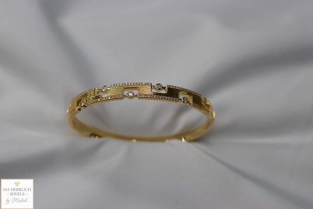 Luxury Gold Bracelet with Sparkling Stones