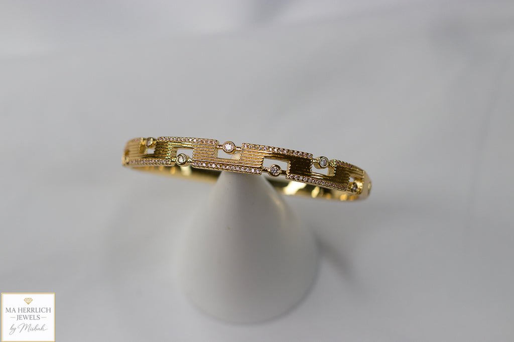 Luxury Gold Bracelet with Sparkling Stones