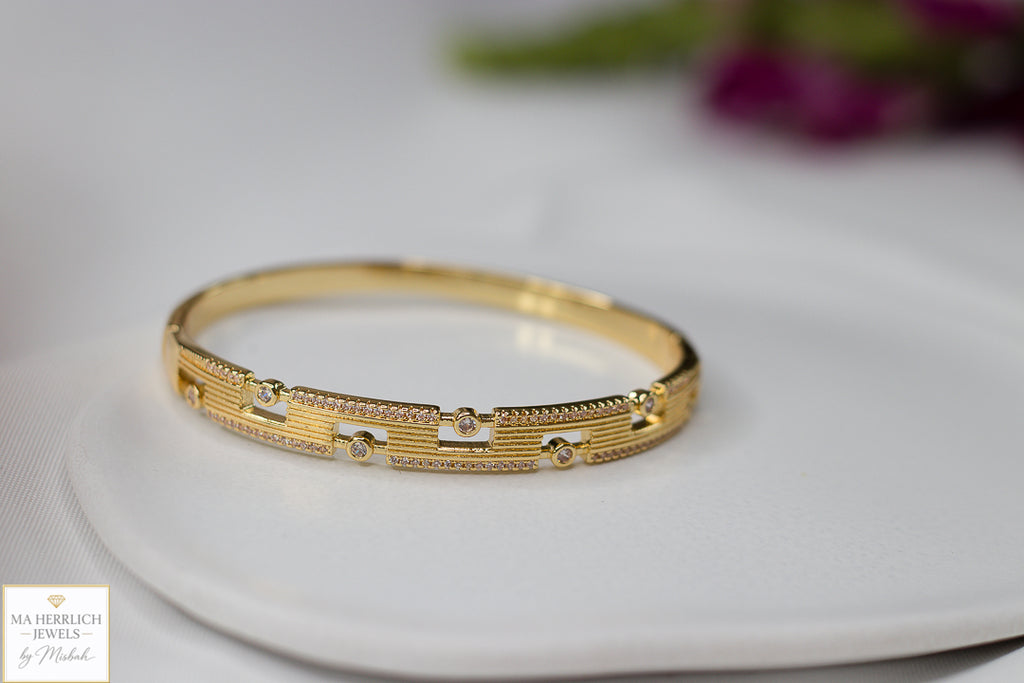 Luxury Gold Bracelet with Sparkling Stones