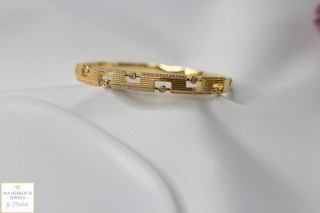 Luxury Gold Bracelet with Sparkling Stones