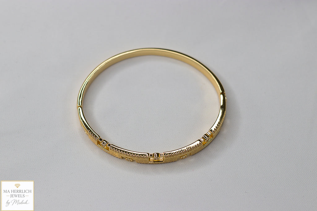 Luxury Gold Bracelet with Sparkling Stones