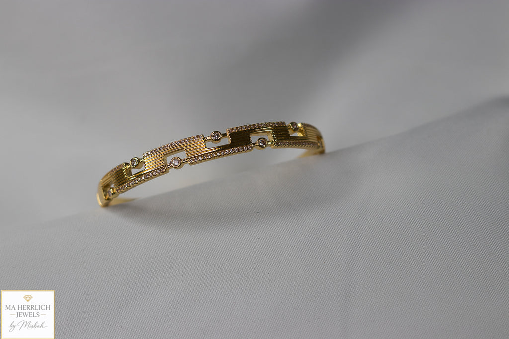Luxury Gold Bracelet with Sparkling Stones
