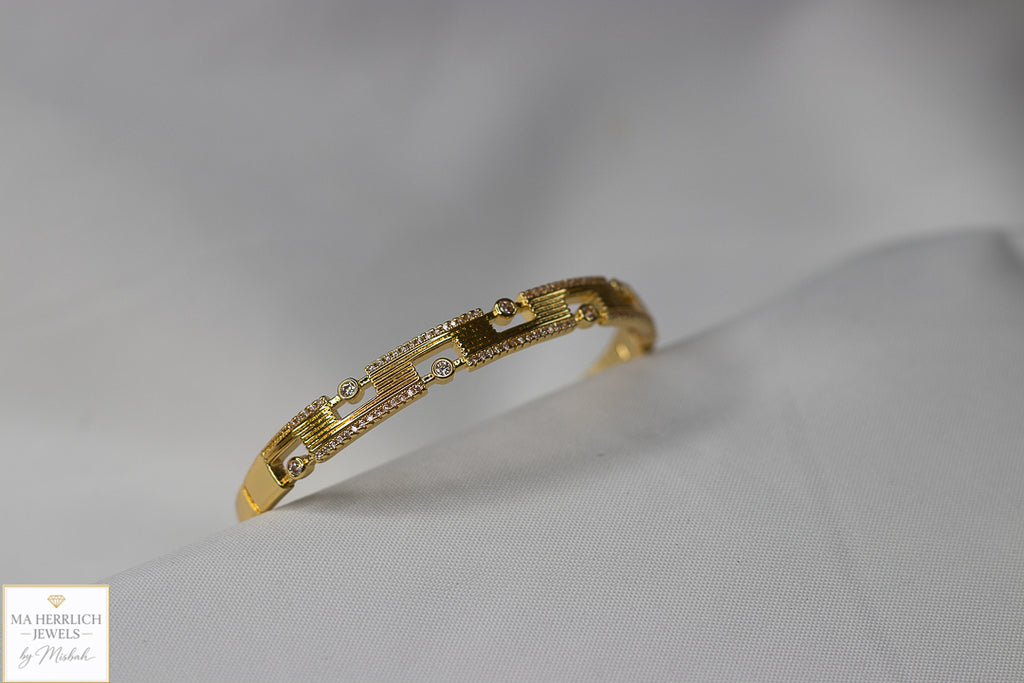 Luxury Gold Bracelet with Sparkling Stones